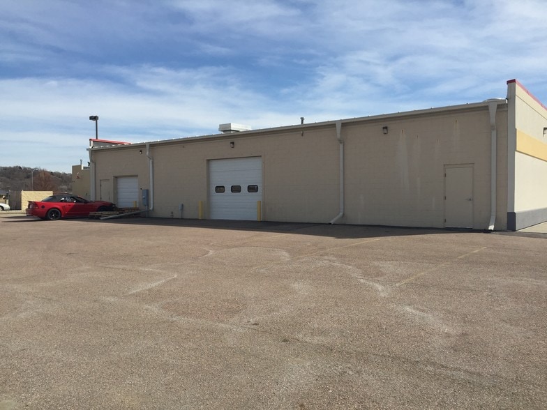 More Photos Of 3301 Singing Hills Blvd, Sioux City Freestanding For Sale