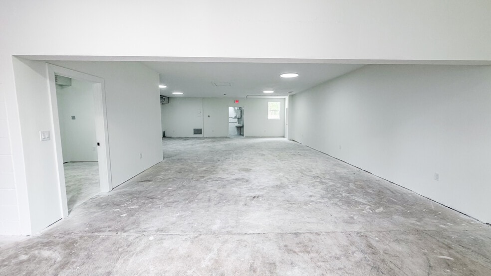 More Photos Of 2803 NW 6th St, Gainesville Freestanding For Lease