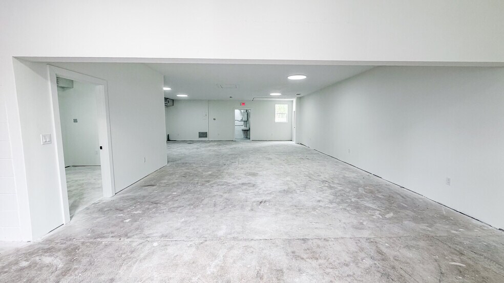 More Photos Of 2803 NW 6th St, Gainesville Freestanding For Lease
