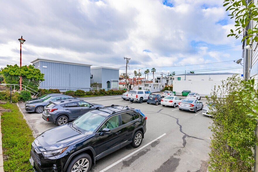 More Photos Of 1400 Glenneyre St, Laguna Beach Storefront Retail Office For Sale