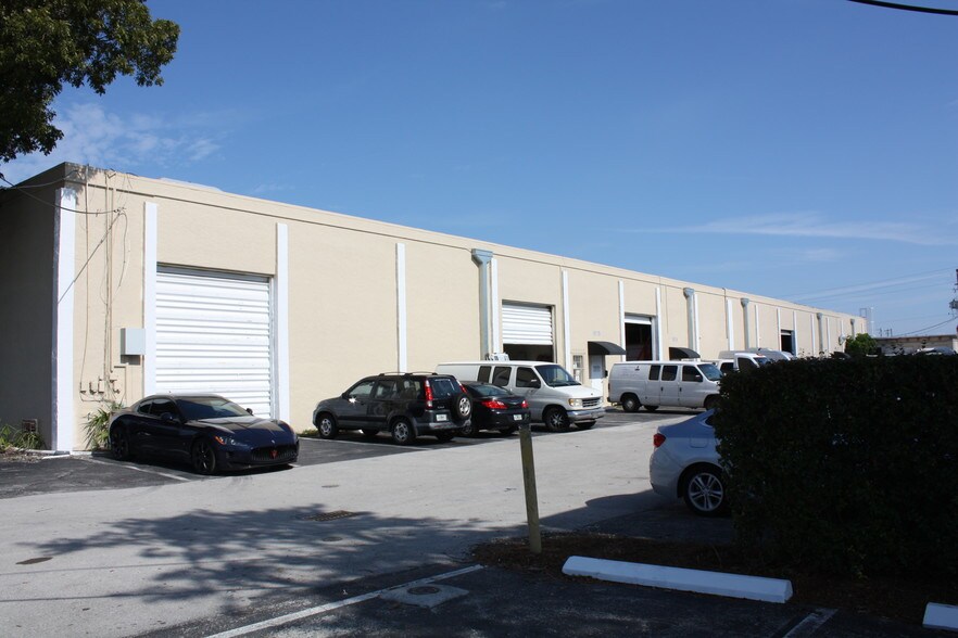 More Photos Of 1975-1981 S Park Rd, Hallandale Unknown For Lease