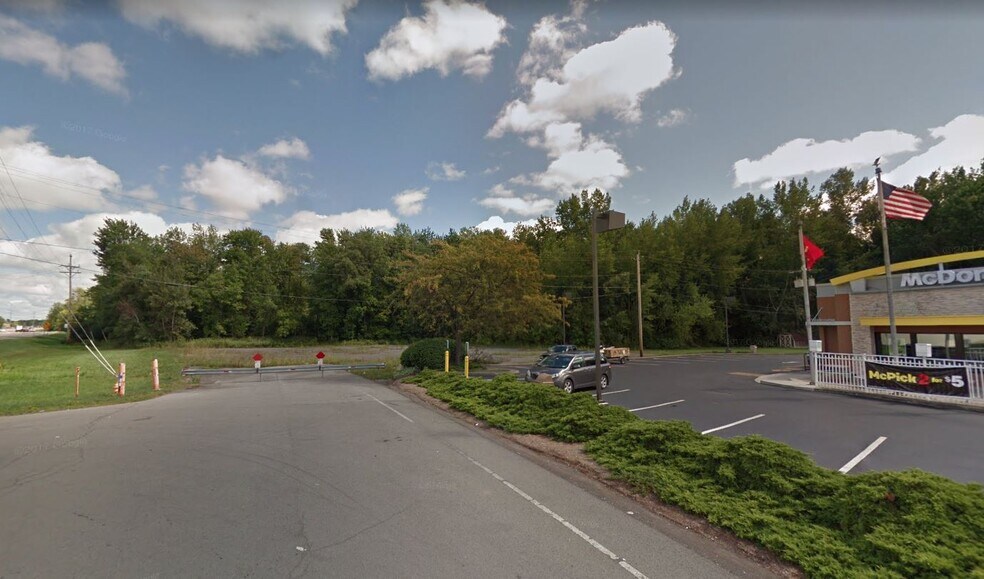 More Photos Of 4090 Pearsall St, Williamson Supermarket For Lease