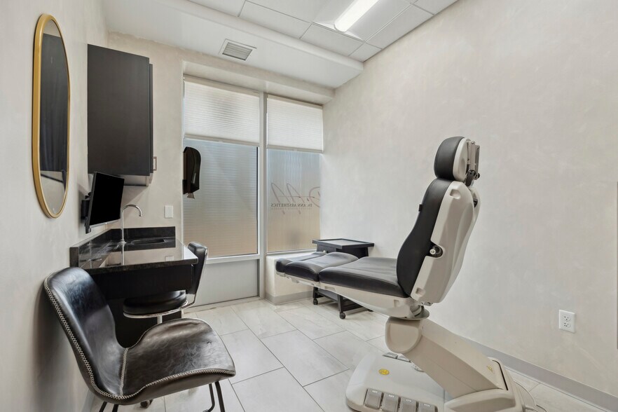 More Photos Of 4420 Valley View Rd, Edina Office For Lease