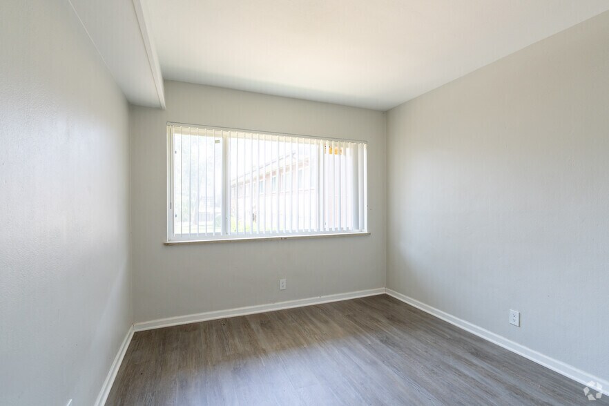 More Photos Of 1100 Indian Circle Dr, Olivette Apartments For Sale