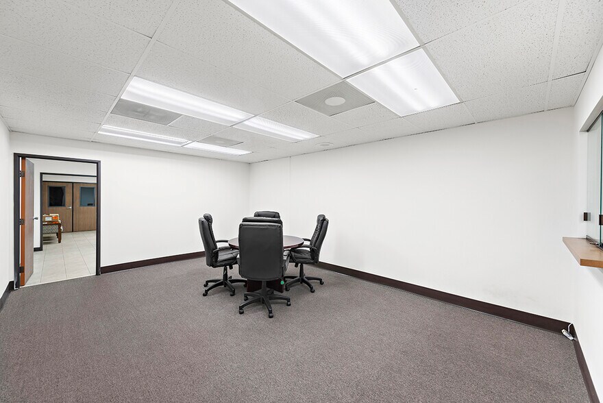 More Photos Of 207 E Alton Ave, Santa Ana Manufacturing For Lease