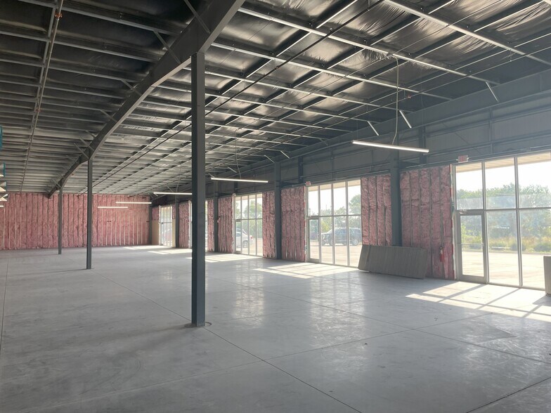 More Photos Of 2240 Fletcher Ave, Lincoln Showroom For Lease