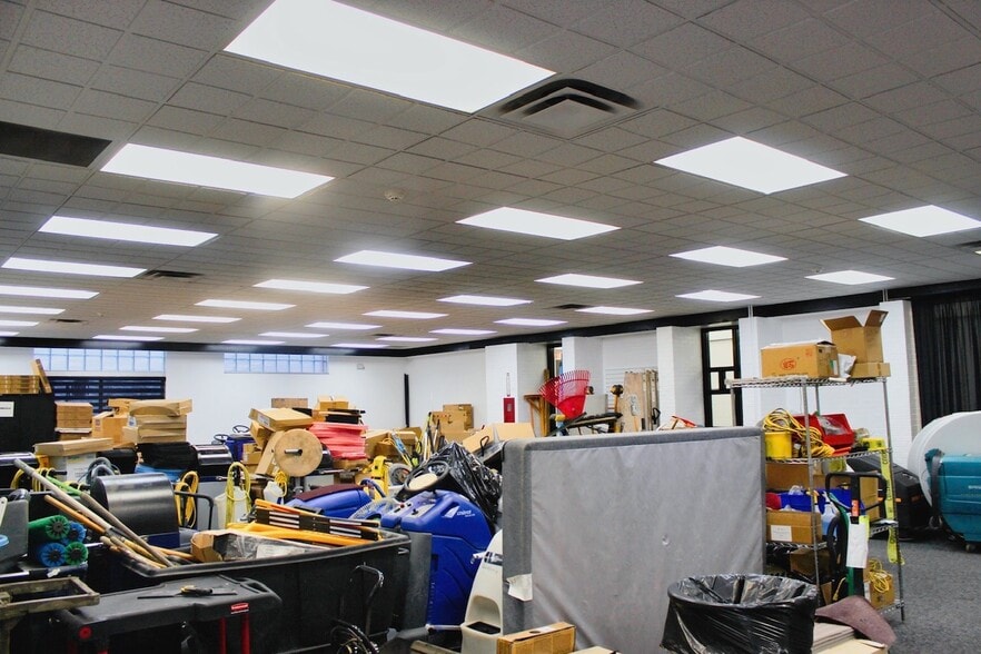 More Photos Of 651 E Main St, Dayton Office For Sale