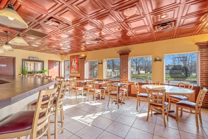 More Photos Of 76 E Pulaski Rd, Huntington Station Fast Food For Sale