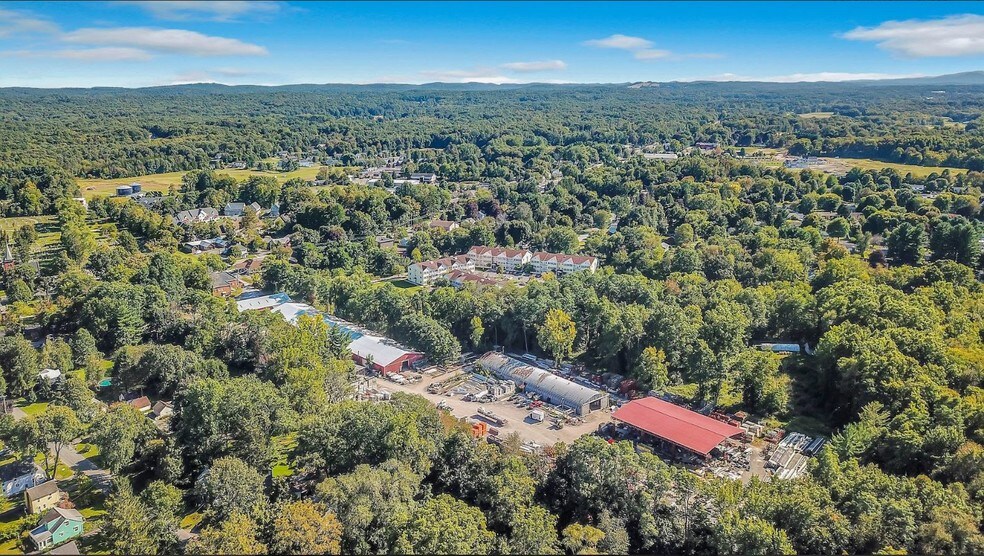 More Photos Of 15-45 Ocallaghan Ln, Red Hook Warehouse For Lease