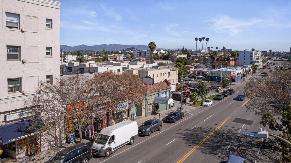 More Photos Of 4067-4075 1/2 Beverly Blvd, Los Angeles Storefront For Sale