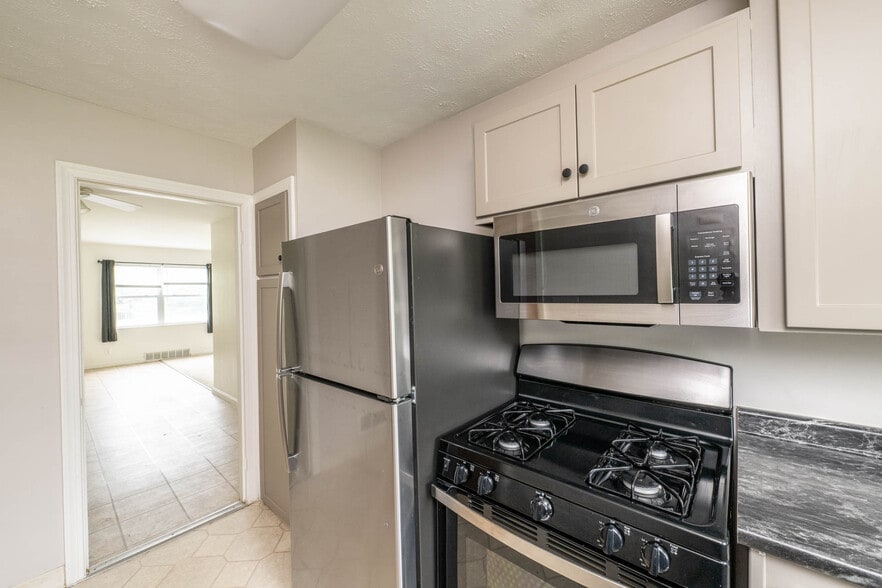 More Photos Of 349 Orchard Dr, Oakwood Apartments For Sale