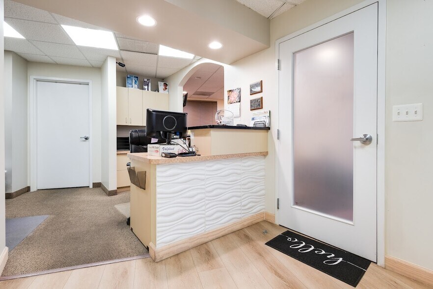 More Photos Of 4400 MacArthur Blvd NW, Washington Office For Sale