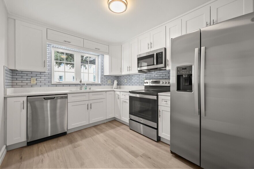 More Photos Of 104 S Clyde Ave, Kissimmee Office For Sale