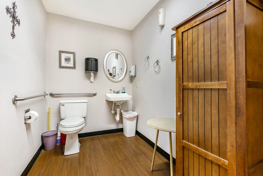 More Photos Of 2809 E Judge Perez Dr, Meraux Office For Sale