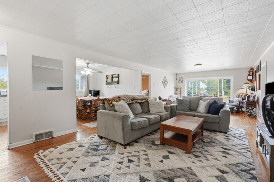 More Photos Of 23589-23593 Van Born Rd, Taylor Freestanding For Sale