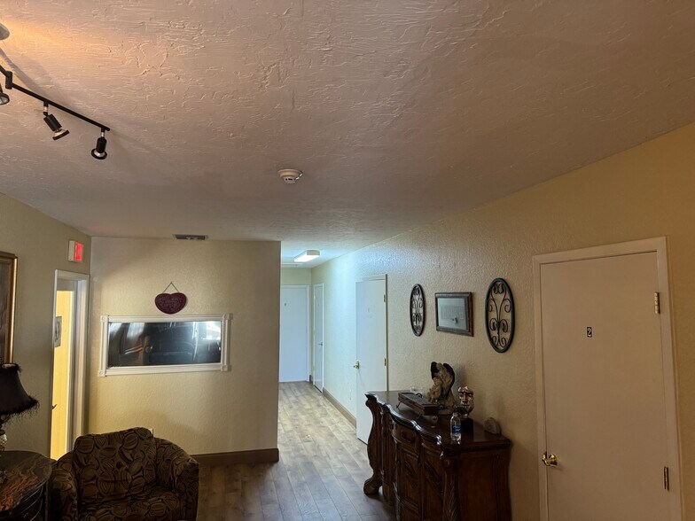 More Photos Of 1007 Manatee Ave, Bradenton Storefront Retail Office For Sale