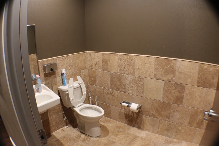 More Photos Of 618 S Belt Line Rd, Irving Office For Lease