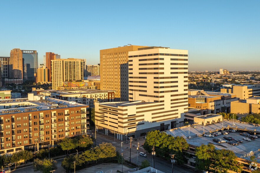 More Photos Of 1315 St Joseph Pky, Houston Office For Sale