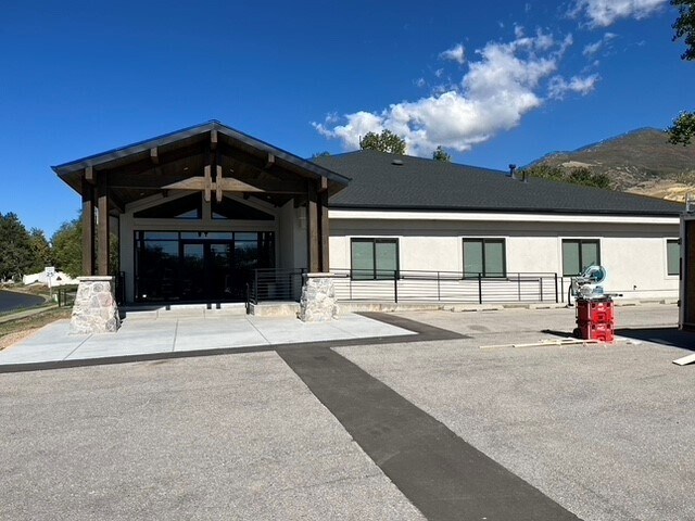 Primary Photo Of 810 Shepard Ln, Farmington Coworking Space