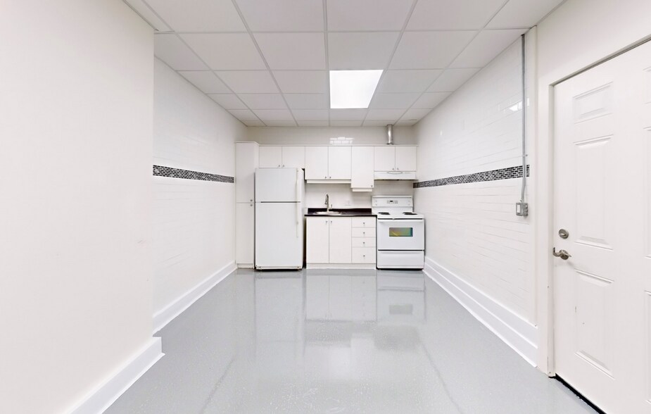 More Photos Of 11 Millwick Dr, Toronto Manufacturing For Lease