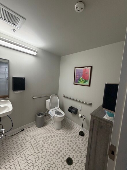 More Photos Of 80 Main St, Lemont Freestanding For Lease