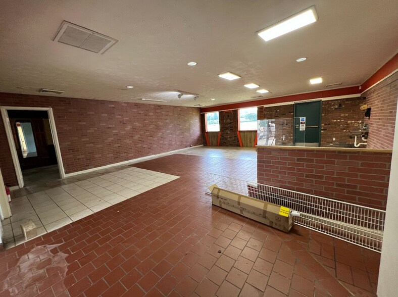 More Photos Of 3644 Victory Dr, Columbus Restaurant For Lease