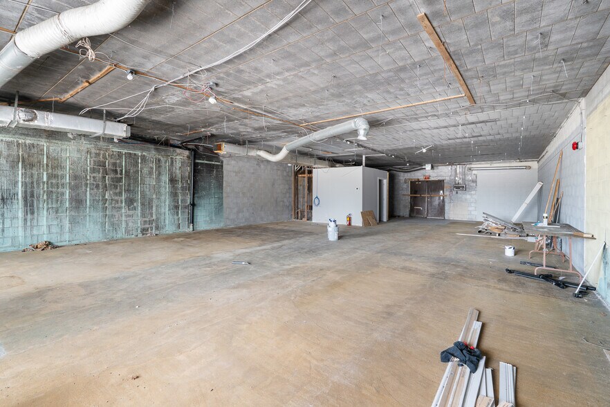 More Photos Of 2024 Dufferin Av, Wallaceburg Apartments For Sale