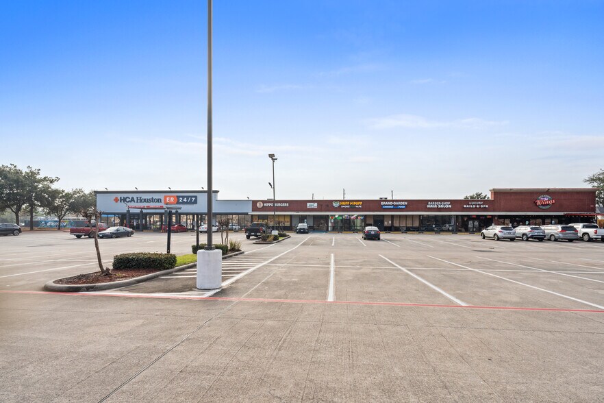 More Photos Of 5324 Atascocita Rd, Humble Storefront For Sale