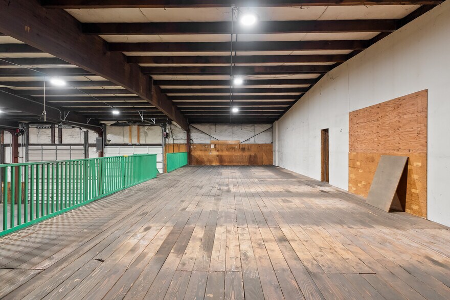 More Photos Of 180 Weyerhaeuser Dr N, Roseburg Warehouse For Sale