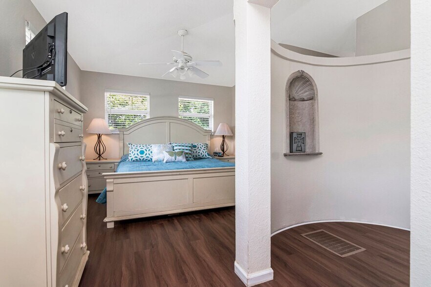 More Photos Of 10532 67th Ave, Seminole Specialty For Sale