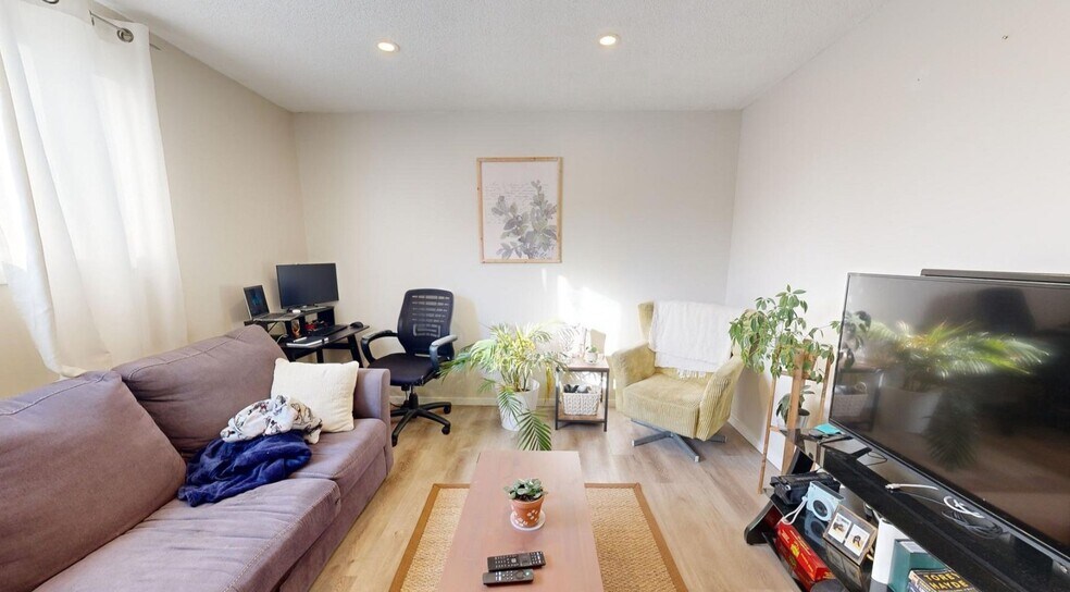 More Photos Of 184 Simcoe St, London Apartments For Sale