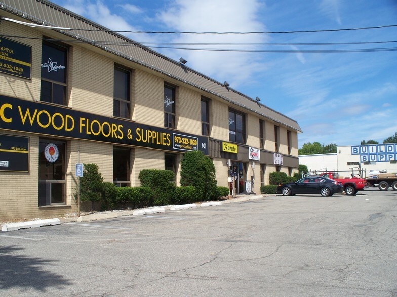 More Photos Of 601-605 Union Blvd, Totowa Showroom For Lease