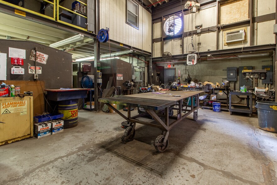 More Photos Of 310 Cypress Rd, Ocala Manufacturing For Sale