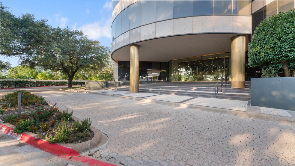 More Photos Of 9101 Lyndon B Johnson Fwy, Dallas Office For Lease