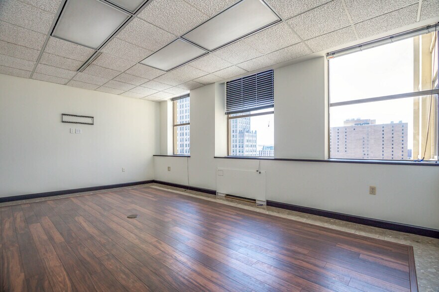 More Photos Of 900-914 Olive St, Saint Louis Office Residential For Lease