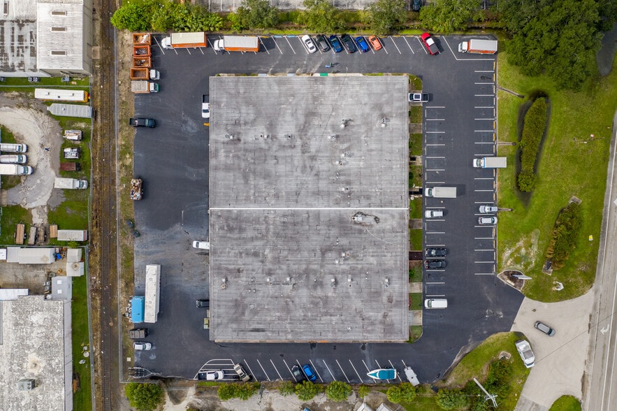 More Photos Of 1850-1890 University Pky, Sarasota Warehouse For Lease
