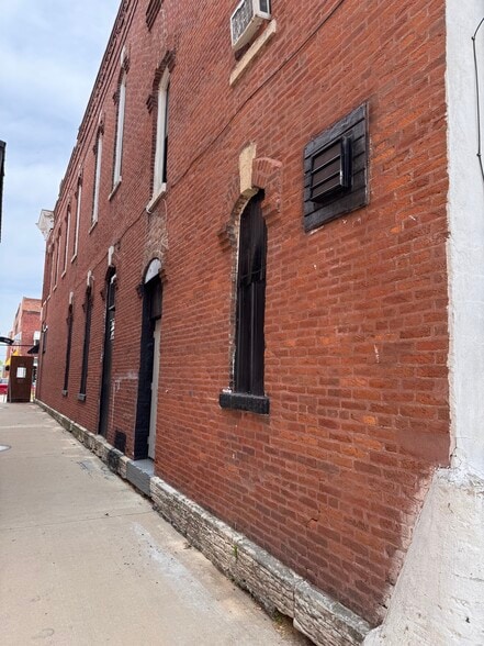 More Photos Of 118 S Lafayette St, Macomb Storefront Retail Residential For Sale