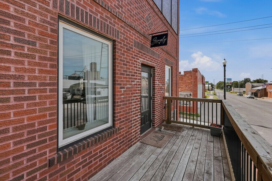 More Photos Of 204 S Broadway, Salisbury Specialty For Sale