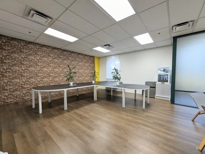 More Photos Of 6979 Kingspointe Pky, Orlando Flex For Lease