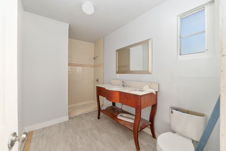 More Photos Of 1007 25th St, Ocala General Retail For Sale