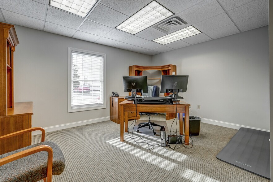 More Photos Of 95 Zion Station Ct, Troy Flex For Sale