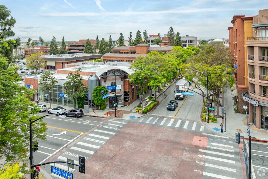 More Photos Of 145 S San Fernando Blvd, Burbank Restaurant For Lease