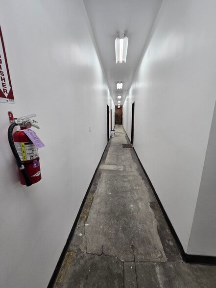 More Photos Of 2886-2888 E Walnut St, Pasadena Service For Sale