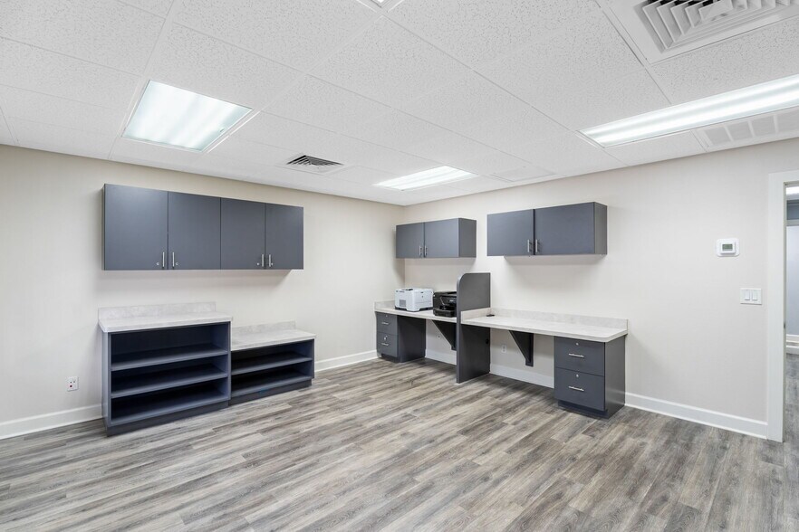 More Photos Of 6241 Arc Way, Fort Myers Office For Sale