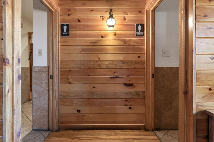 More Photos Of 552 Main St, Apalachin General Retail For Sale