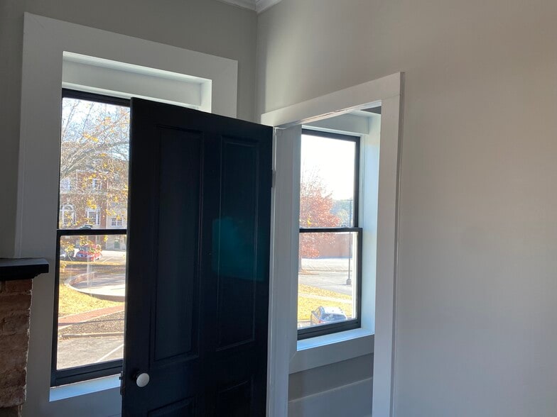 More Photos Of 1 W Main St, Buford Storefront Retail Office For Lease