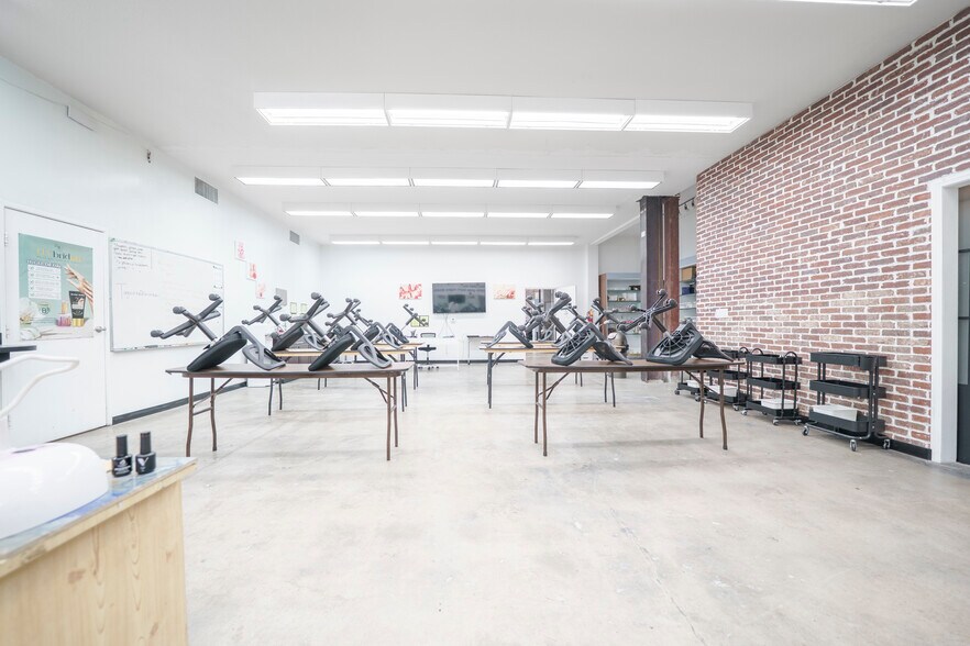 More Photos Of 1517 S Western Ave, Los Angeles Freestanding For Sale