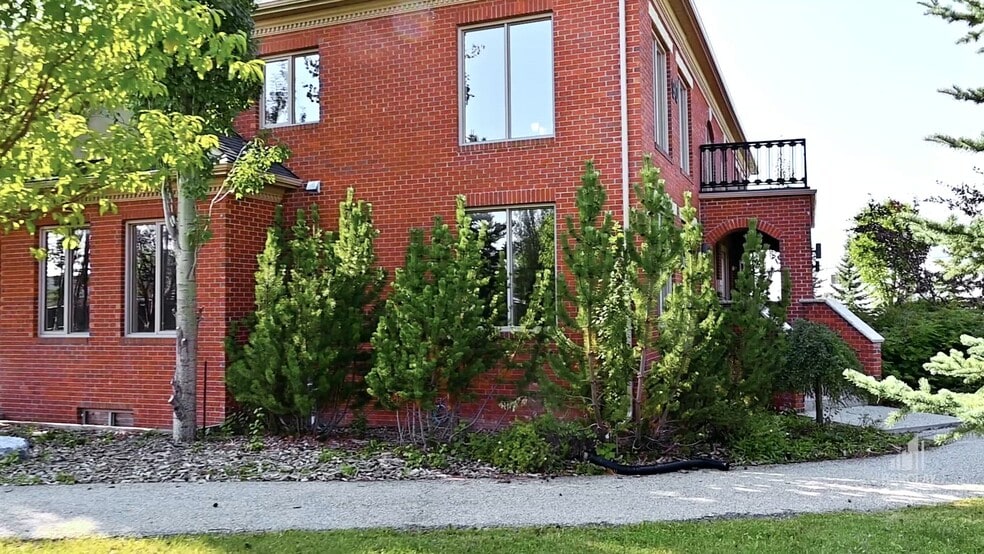 Primary Photo Of 90 Commercial Dr, Calgary Office For Lease