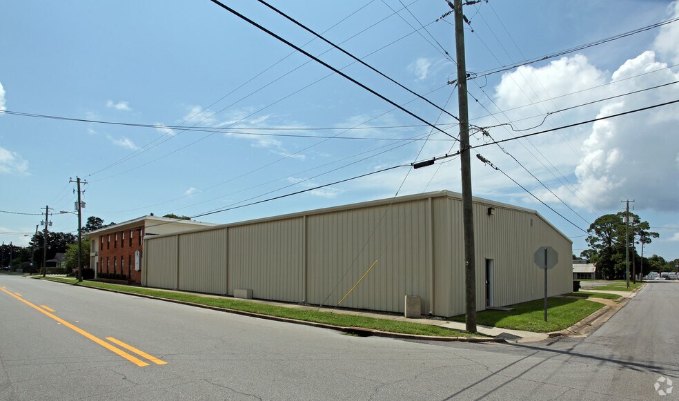 More Photos Of 1375 W Government St, Pensacola Flex For Lease