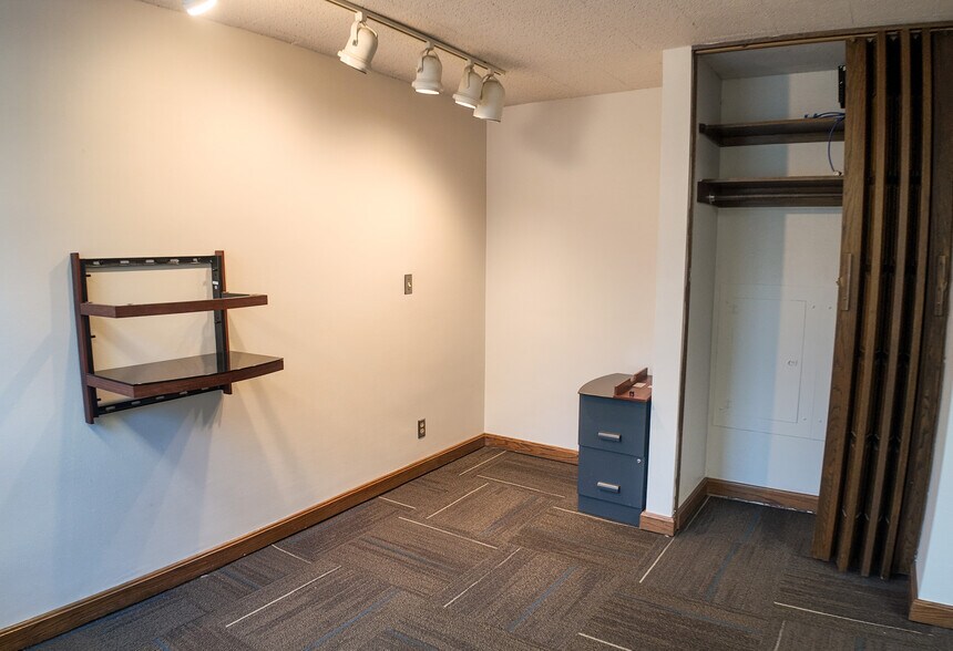 More Photos Of 1800 S Summit Ave, Sioux Falls Office For Lease